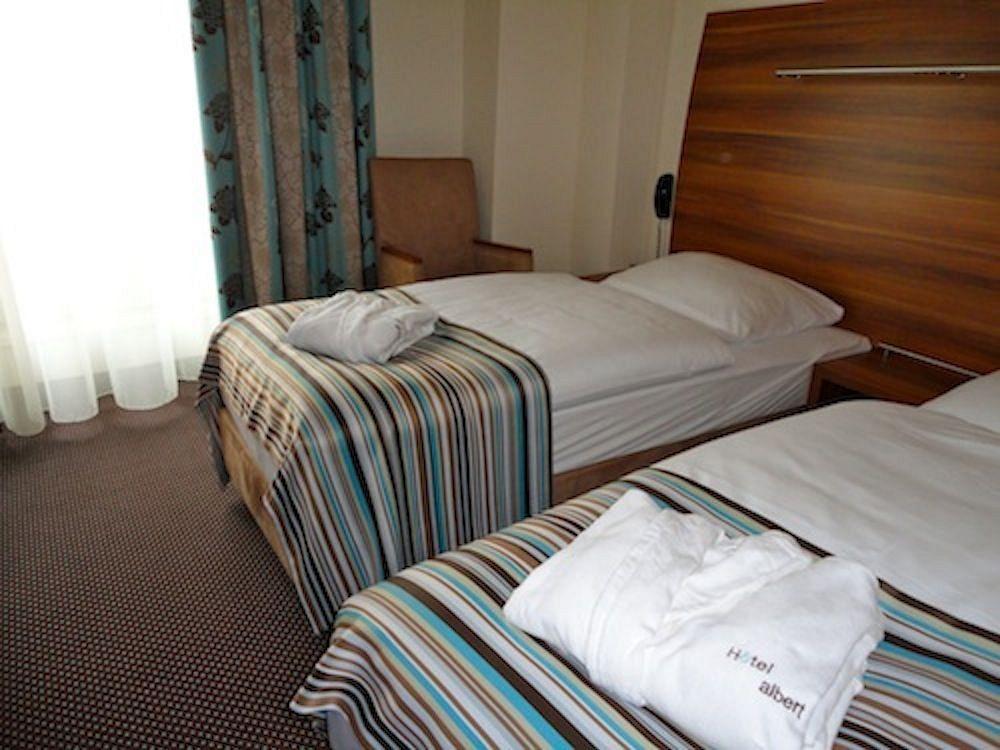 Albert Premier Hotel Bagnoles-de-l'Orne Esterno foto